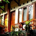 Wisma Puri Larasati